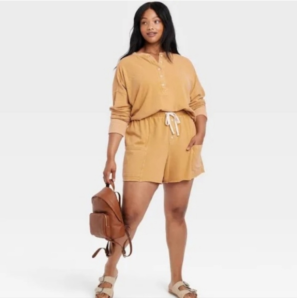 Universal Threads Henley - Picture 3 of 4